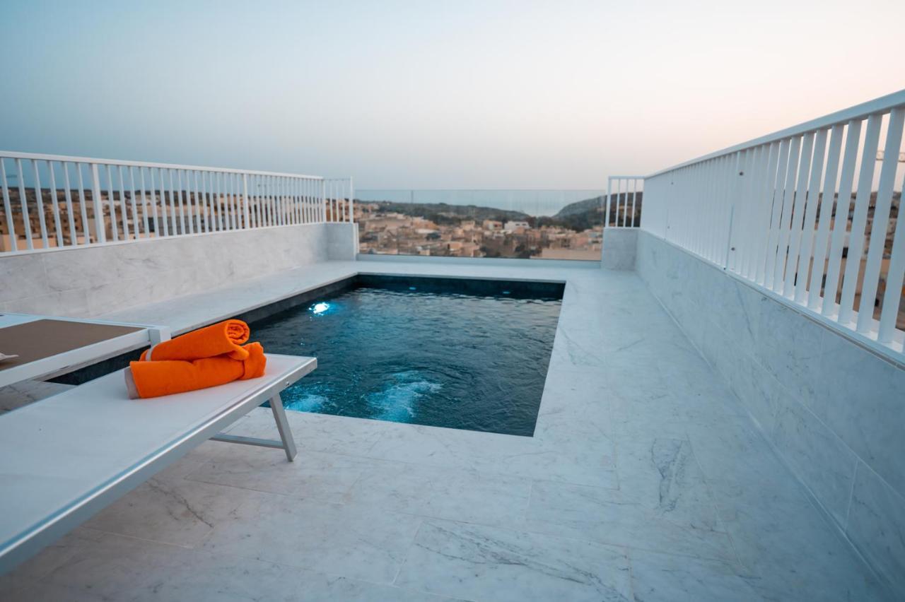 Anici Crt Penthouse 4 - With Private Rooftop Pool วิกตอเรีย ภายนอก รูปภาพ