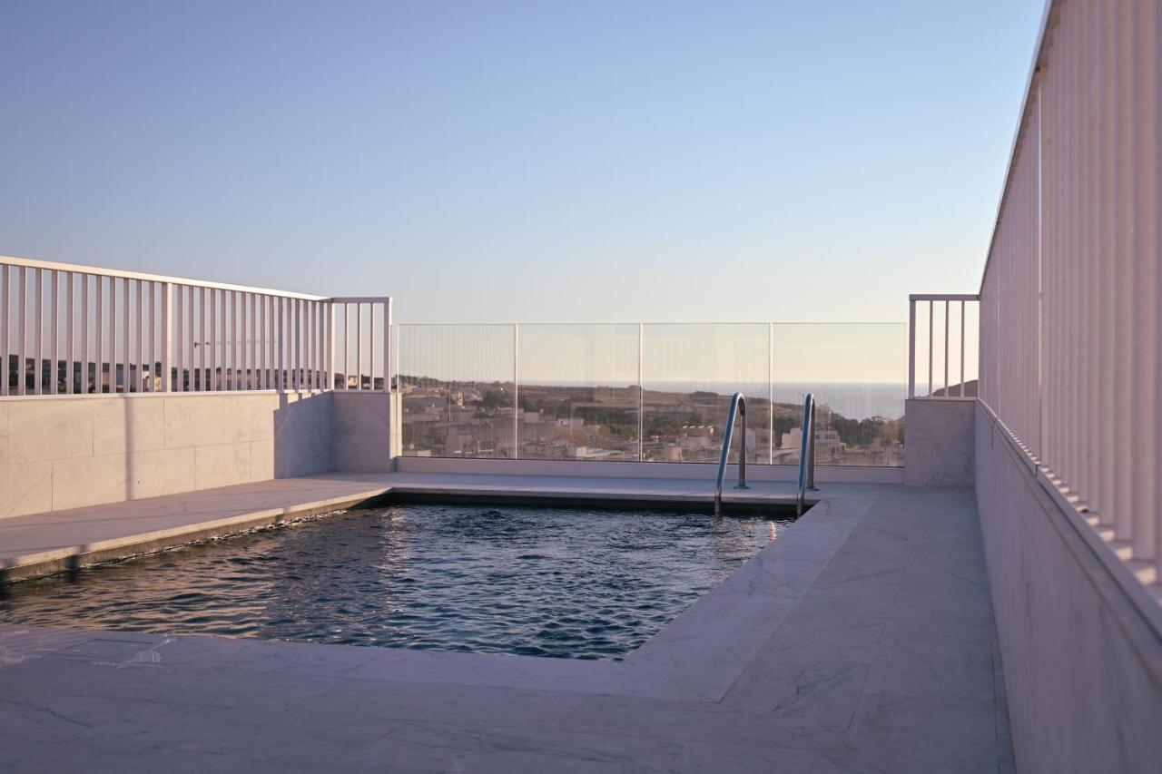 Anici Crt Penthouse 4 - With Private Rooftop Pool วิกตอเรีย ภายนอก รูปภาพ
