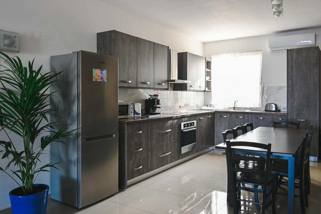 Anici Crt Penthouse 4 - With Private Rooftop Pool วิกตอเรีย ภายนอก รูปภาพ