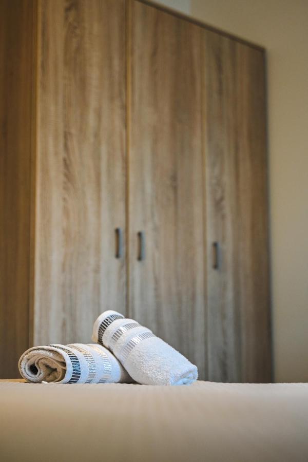 Anici Crt Penthouse 4 - With Private Rooftop Pool วิกตอเรีย ภายนอก รูปภาพ