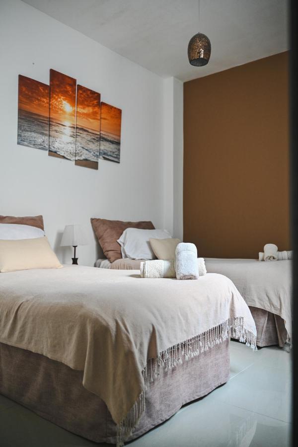 Anici Crt Penthouse 4 - With Private Rooftop Pool วิกตอเรีย ภายนอก รูปภาพ