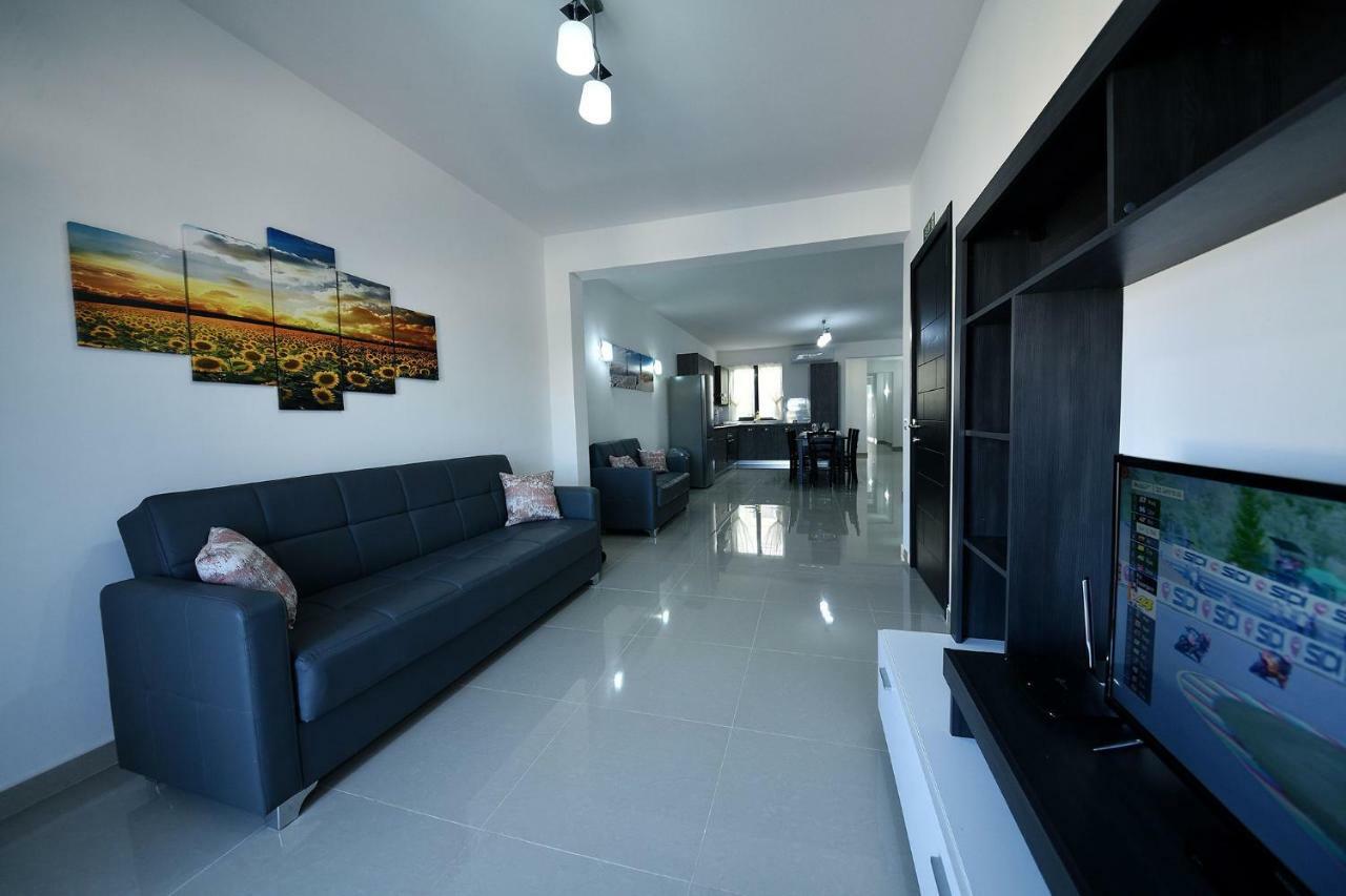 Anici Crt Penthouse 4 - With Private Rooftop Pool วิกตอเรีย ภายนอก รูปภาพ